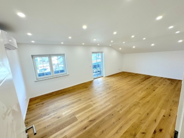 Provisionsfrei! Energieeffizienzklassse A !!! 3 Zimmer Wohnung im Dachgeschoss mit großem Ostbalkon, 83233 Bernau am Chiemsee, Dachgeschosswohnung