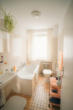 Badezimmer - Kapitalanlage mit Potential! 4-Zimmerwohnung die bereits seit 1970 vermietet ist!