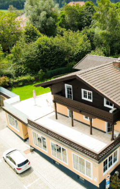 Großzügige 3-Zimmer-Wohnung mit einer 100 m² großen Dachterrasse und einer 35 m² großen Gartenfläche, 83233 Bernau am Chiemsee, Etagenwohnung