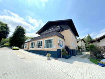 Mehrfamilienhaus in Bernau am Chiemsee mit 2 Gewerbeeinheiten und 6 Wohneinheiten nach WEG aufgeteilt, 83233 Bernau am Chiemsee, Mehrfamilienhaus