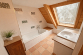 Badezimmer OG des vorderen Hauses - Bauernhof mit Wohnbebauung, Pferdestall und angrenzender Koppel auf großzügigem Grundstück 9716 qm