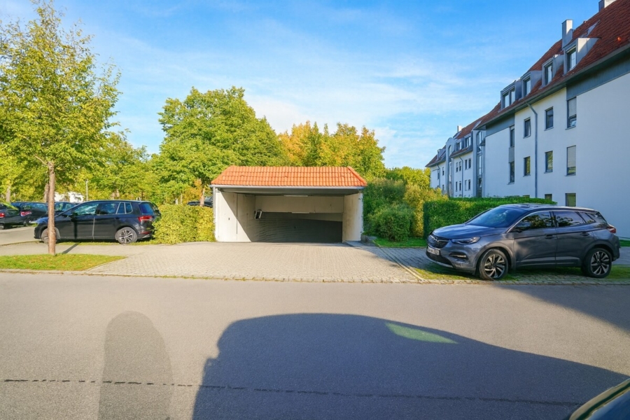 Tiefgaragen Ein- und Ausfahrt