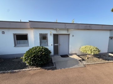 Charmanter Reihenmittel-Bungalow mit Südgarten und zwei Tiefgaragenstellplätzen in Friedberg, 86316 Friedberg, Bungalow