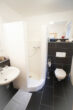 PROVISIONSFREI für Kaufende! Wunderschöne Erdgeschosswohnung in Klingen bei Aichach über 2 Ebenen - Badezimmer mit Dusche, Waschbecken und Toilette